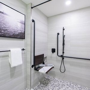 King Room Mobility accessible